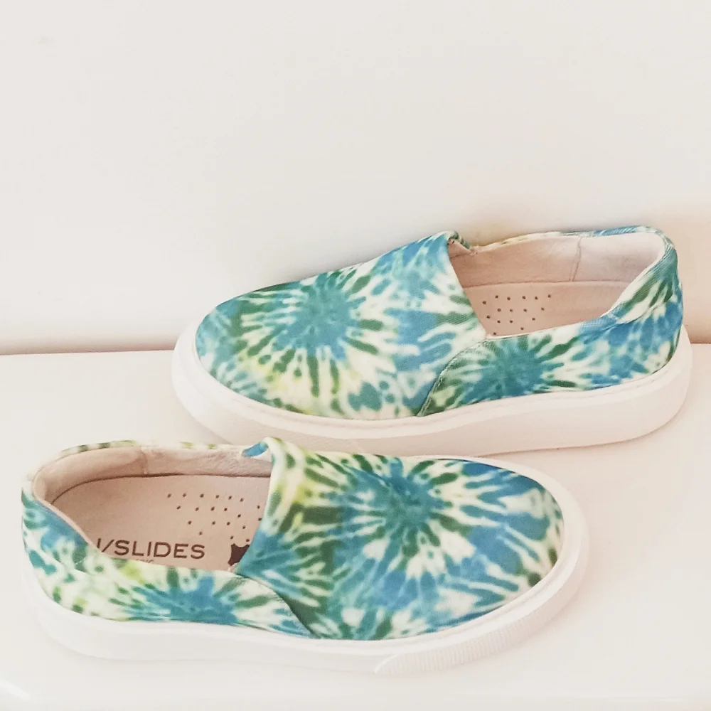 J Slides blue green tie dye Sneakers Shoe  Size 6.5  Great condition!